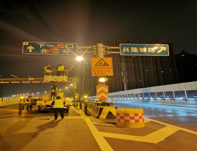 濮阳郑州市北三环彩虹桥交通标志牌安装现场
